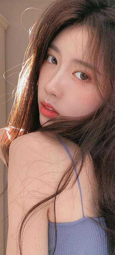 主角穿越平行世界写科幻